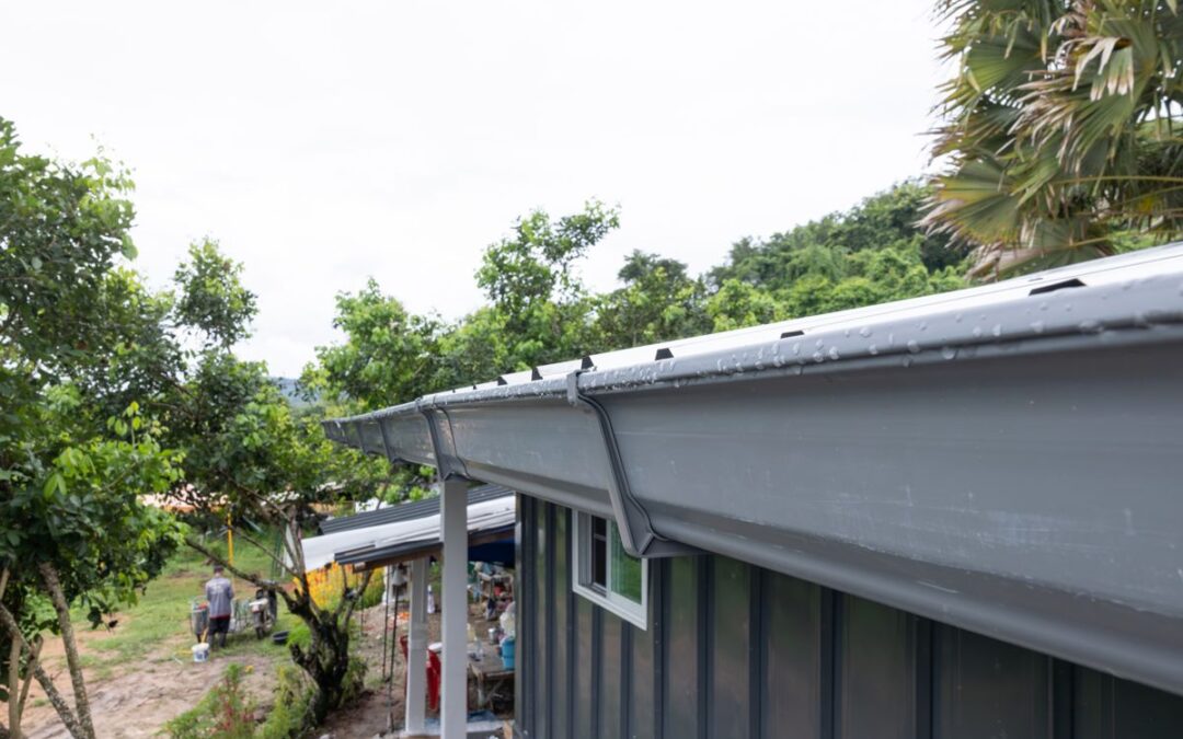 Seamless vs Sectional Gutters, Joints, Leak Risk and Upkeep